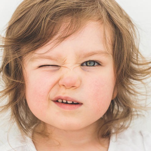 Neden Göz Kırparız?