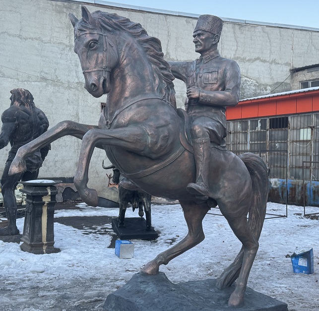 Niye Niçin Başka Ülkelerde Atatürk Heykelleri Var