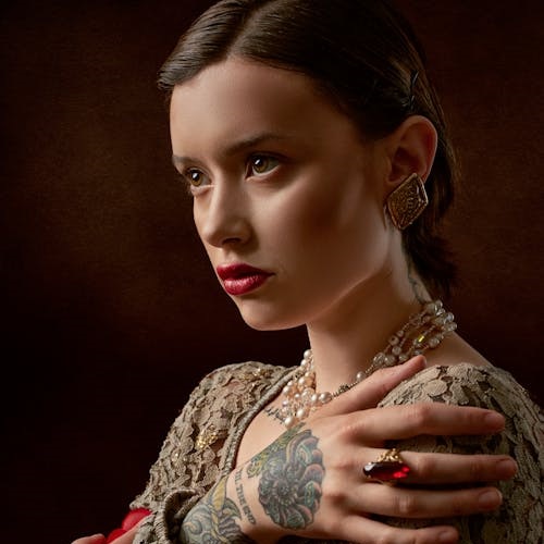 Niye Niçin Bayan Denmez Kadın Denir