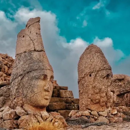 Niye Niçin Nemrut Dağında Heykel Var