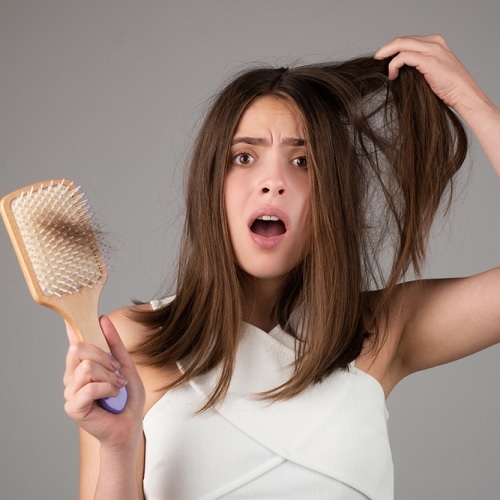 Doğum Yaptıktan Sonra Saç Dökülür Sebebi Nedir