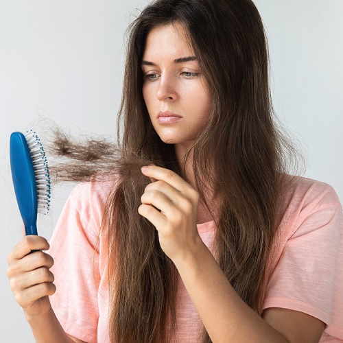 Sürekli Saç Dökülmesi Olur Sebebi Nedir