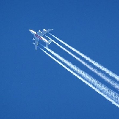 Uçaklar beyaz iz bırakır Sebebi Nedir